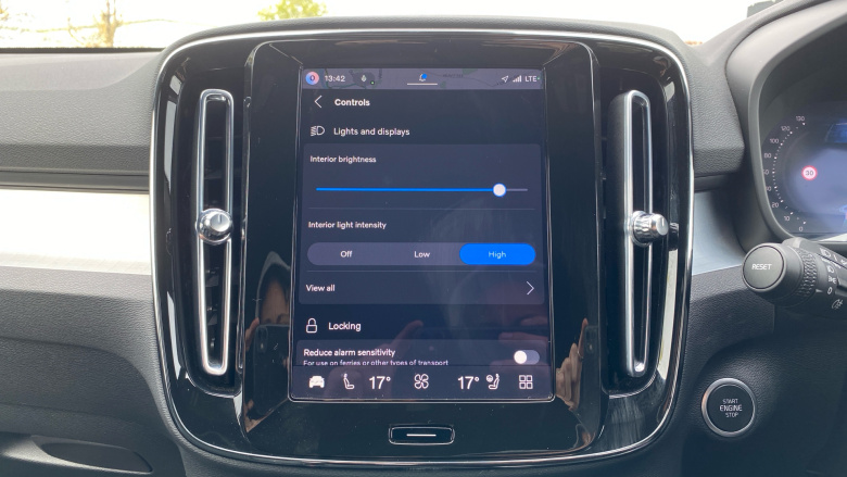 Volvo XC40 2.0 B4P Plus Black Edition 5dr Auto Petrol Estate